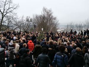 En stor folkemengde