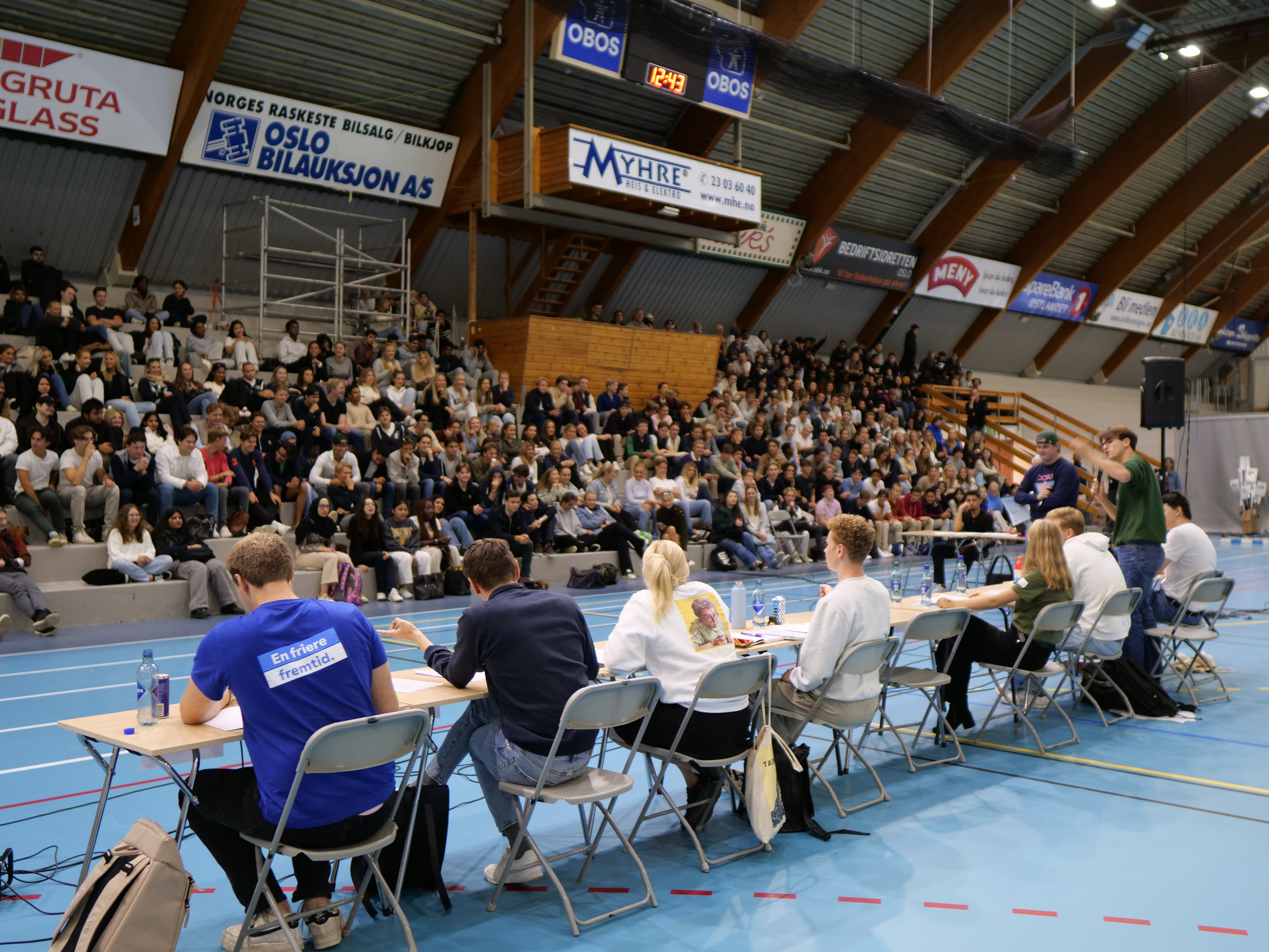 Skoledebatt i Ekeberghallen Skoledebatt i Ekeberghallen