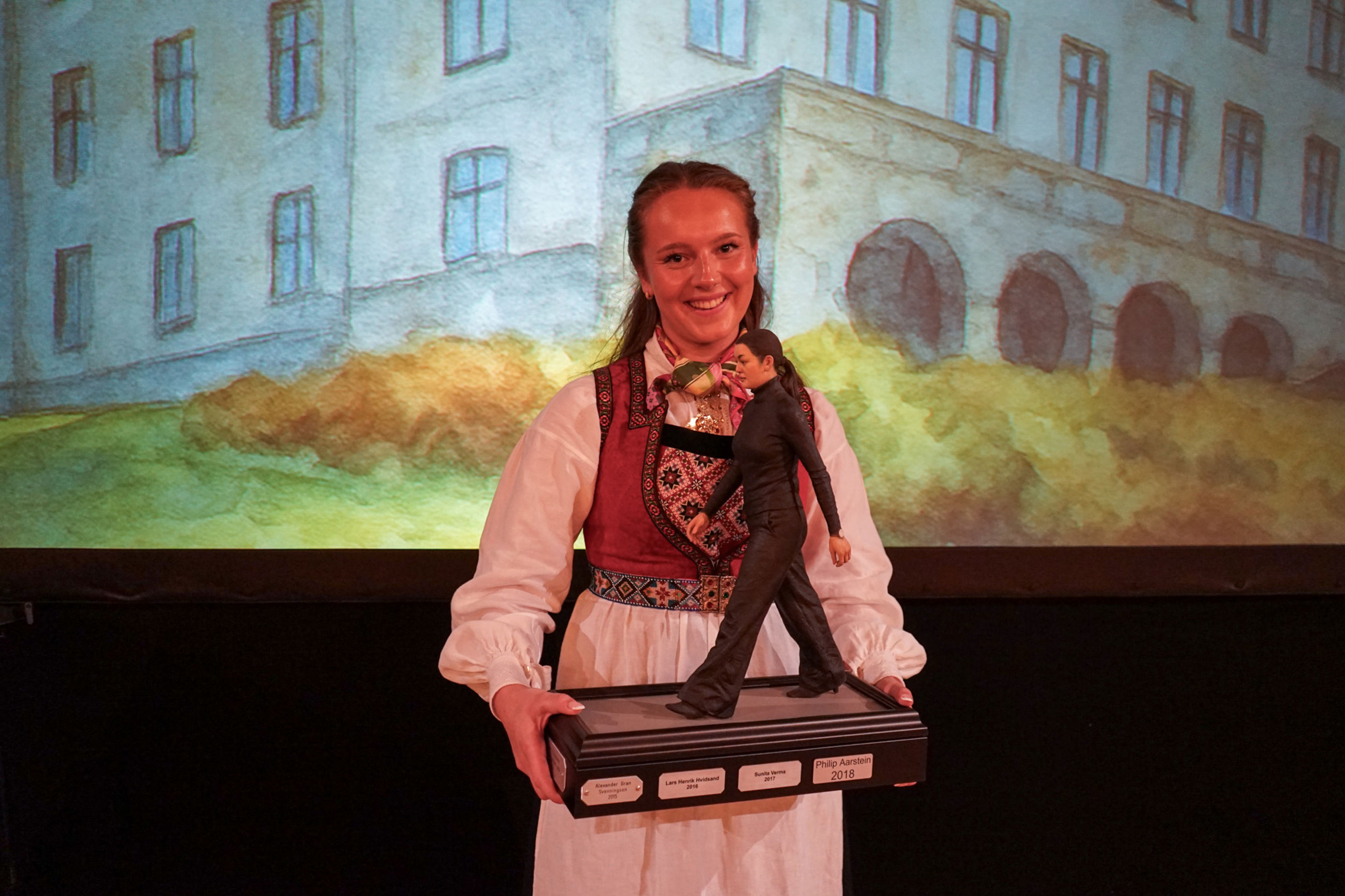 en person som står på et podium