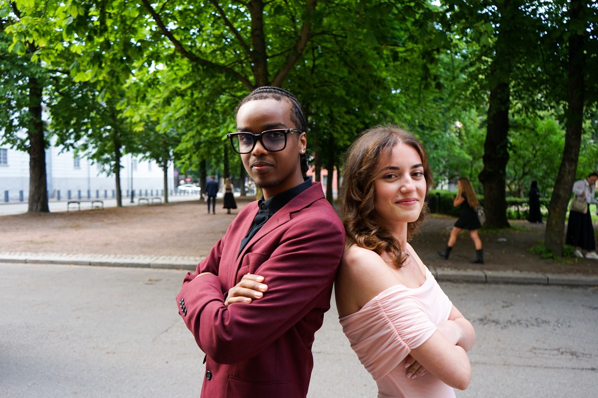 en person og person som poserer for et bilde