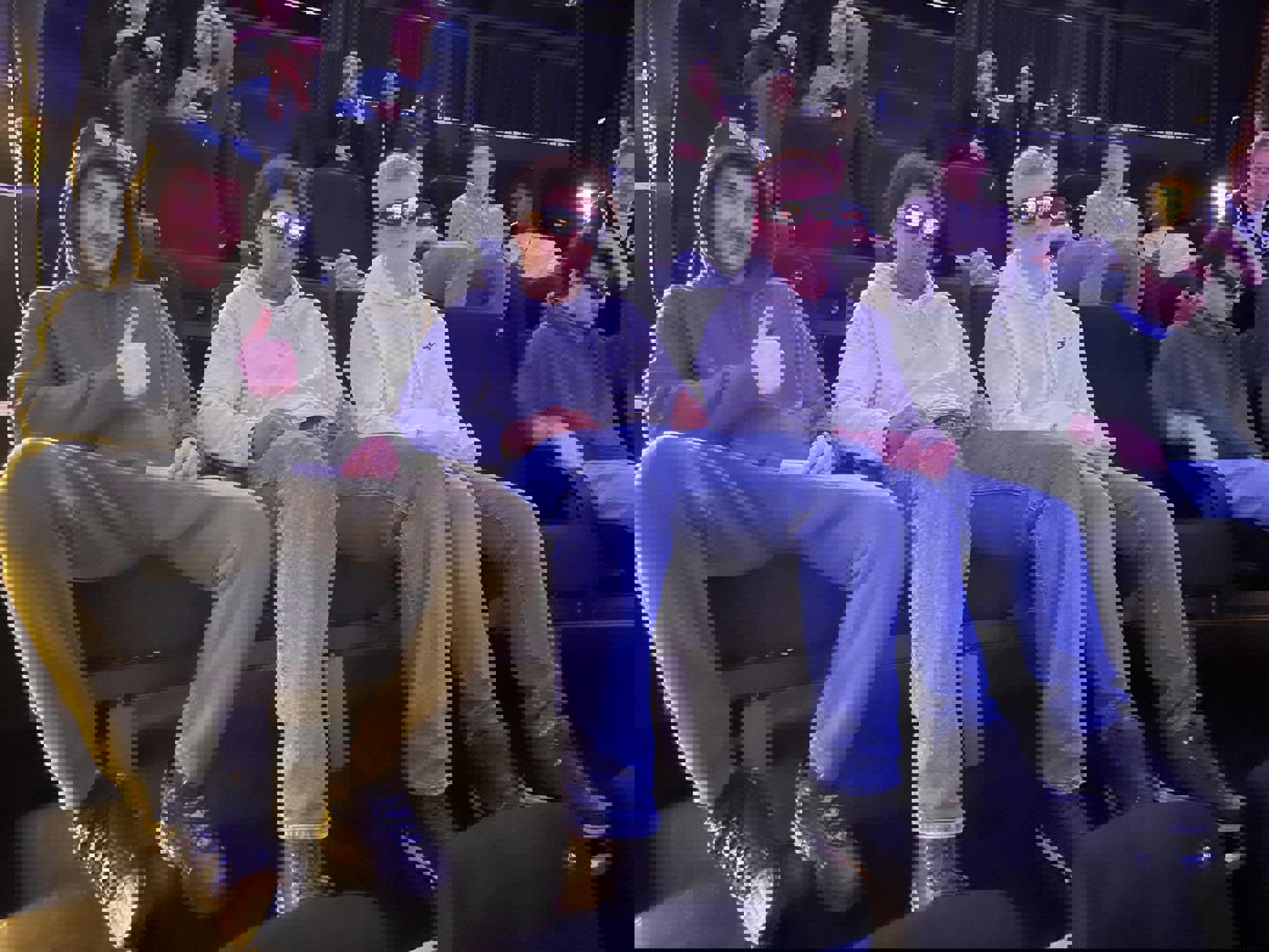 en gruppe menn som sitter i stoler en gruppe menn som sitter i stoler