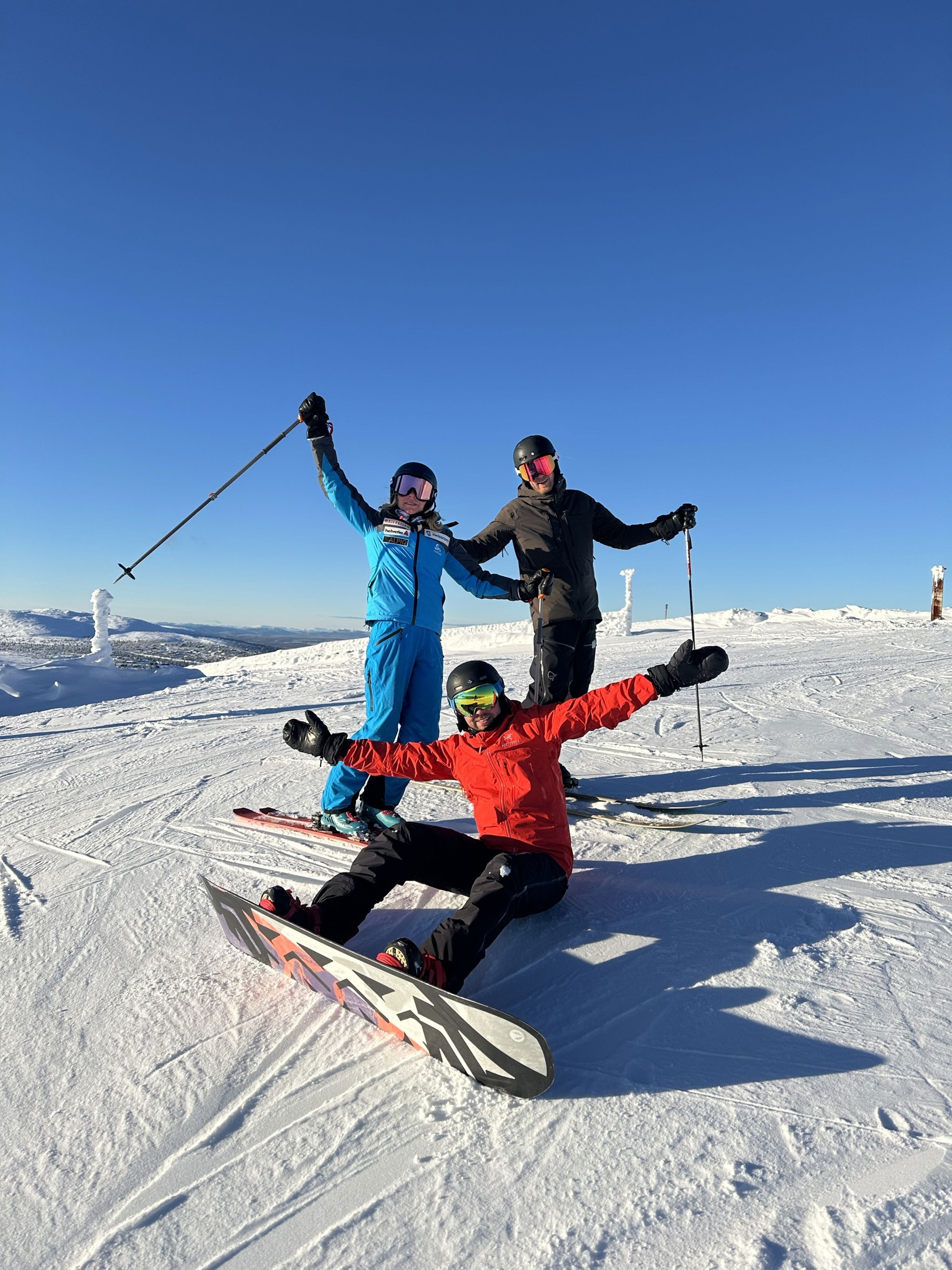 En gruppe mennesker på ski En gruppe mennesker på ski