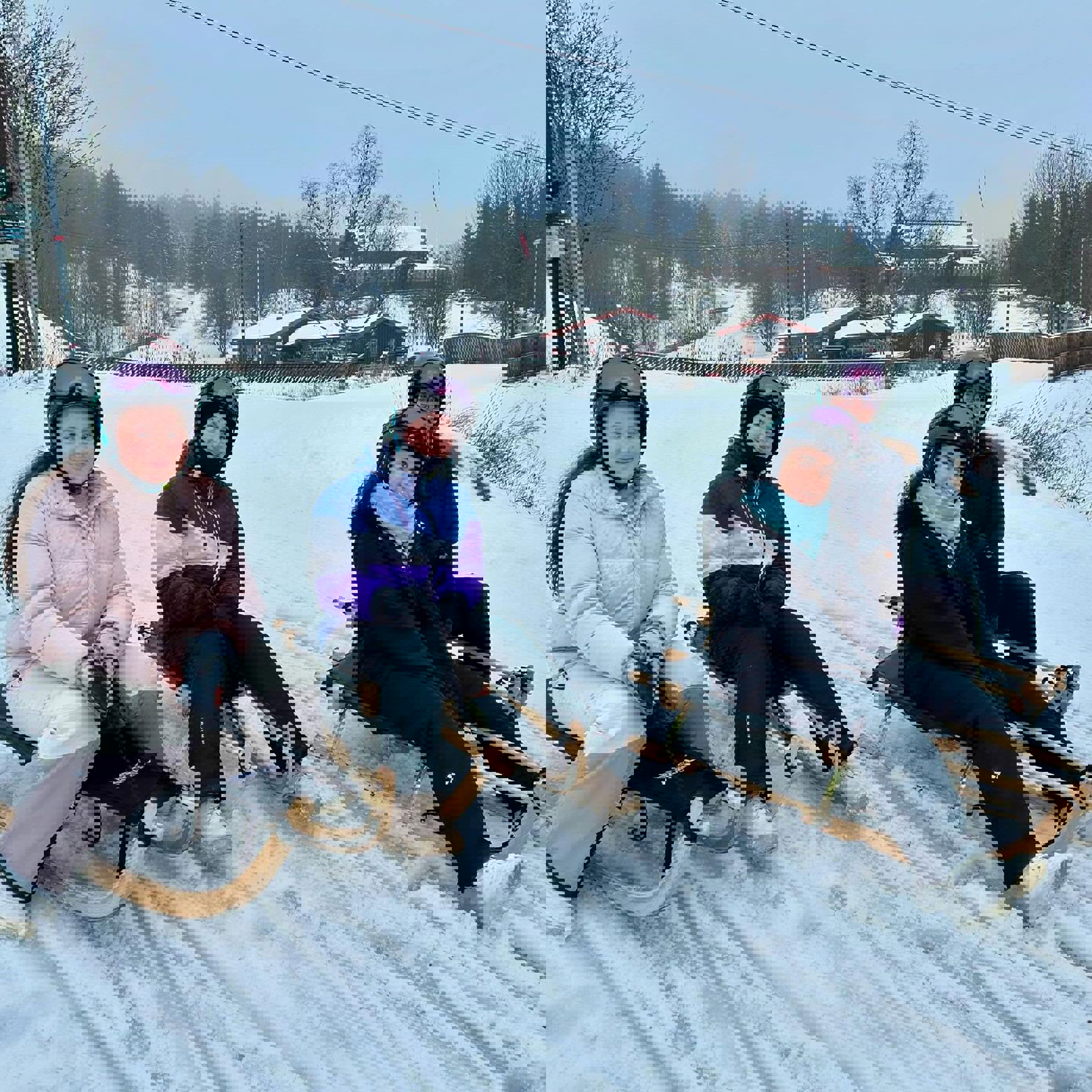 en gruppe mennesker som sitter på en slede i snøen en gruppe mennesker som sitter på en slede i snøen