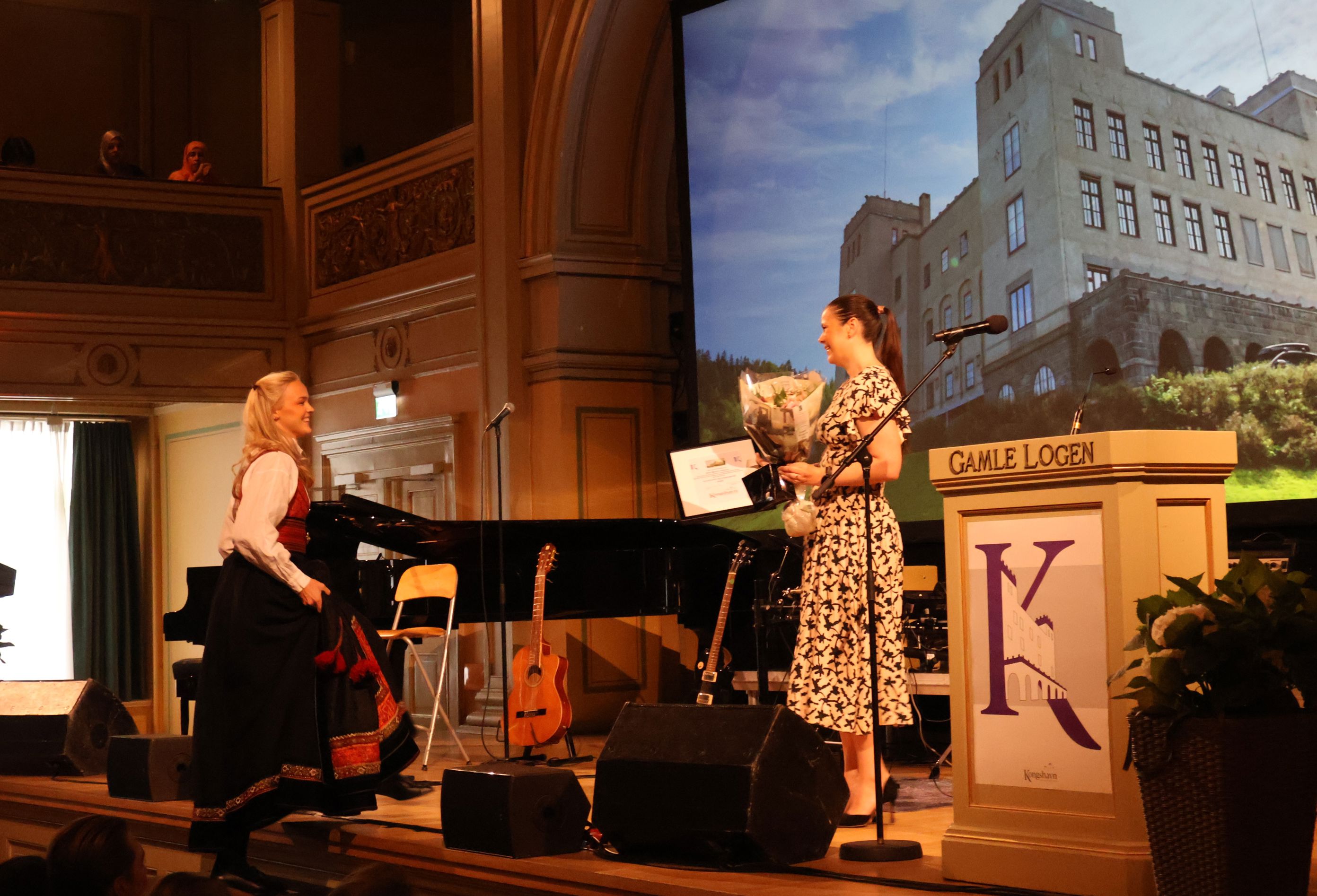 Et par personr på scenen Et par personr på scenen