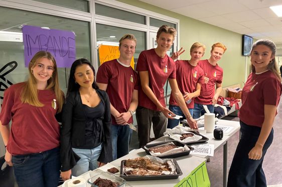 Kakesalg med årets Impande-komité