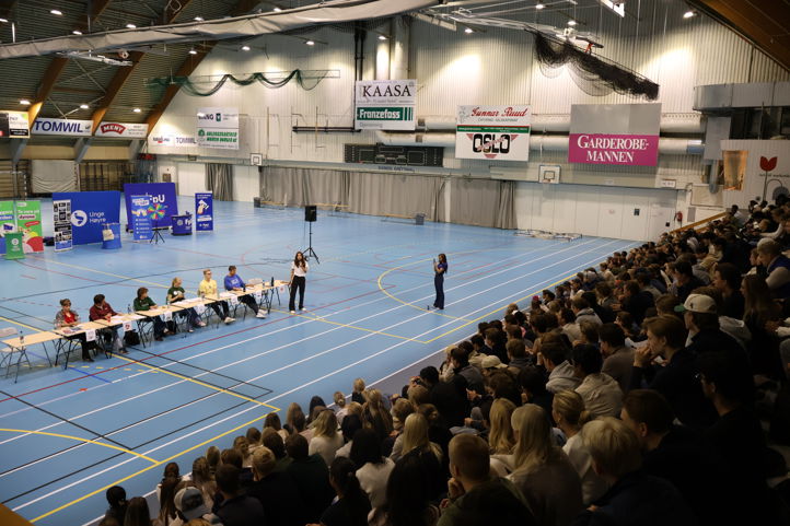 Skoledebatt i Ekeberghallen
