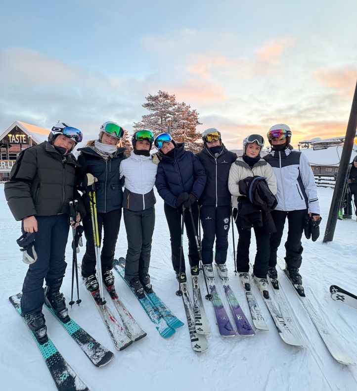 Elever på slalåm i Trysil