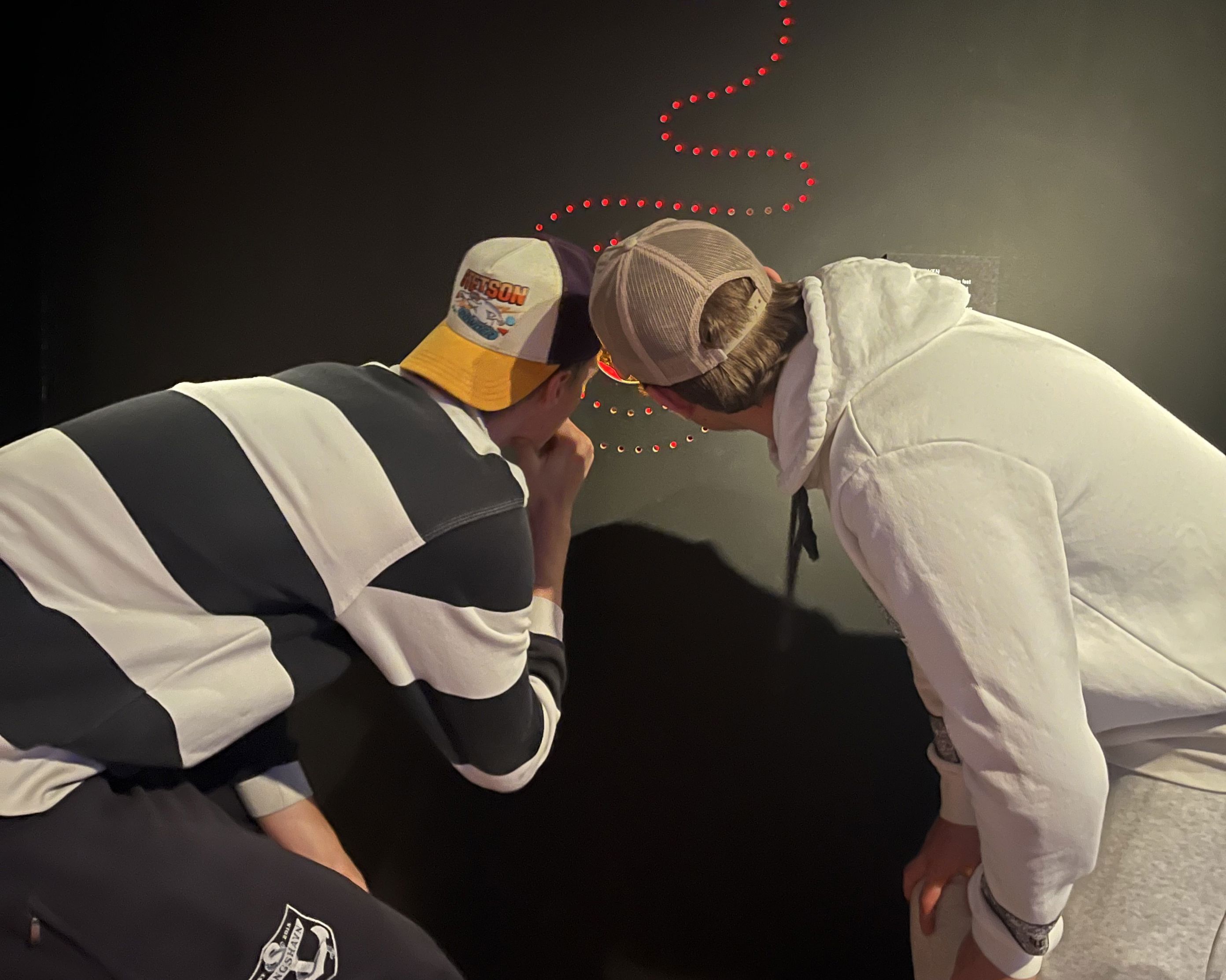 et par personer som kysser