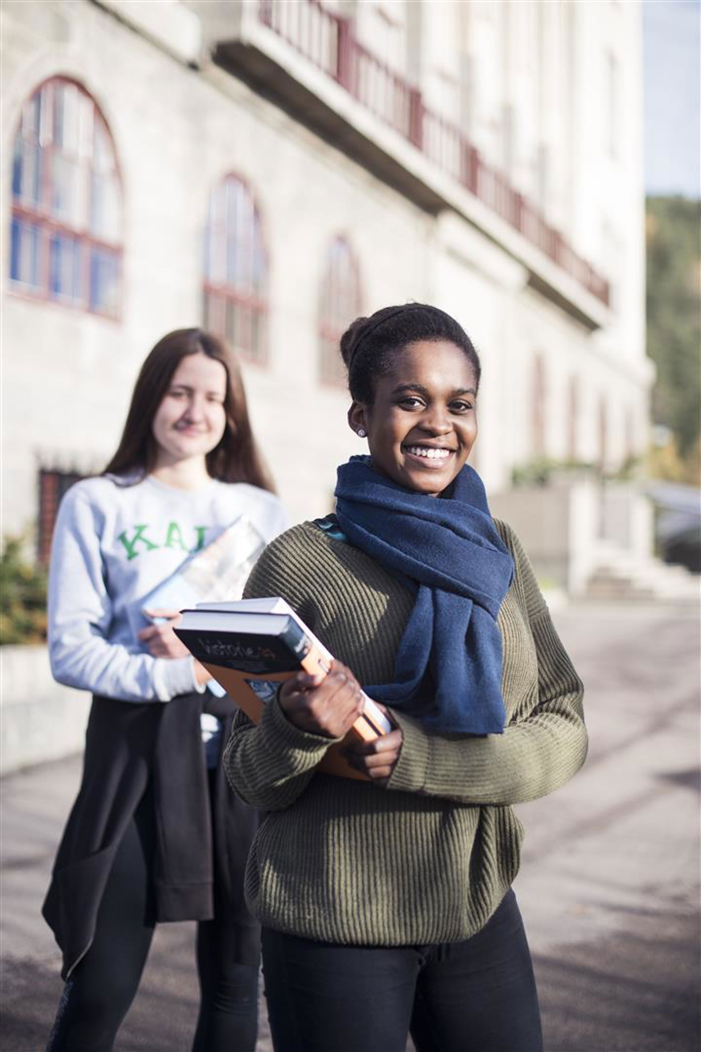 Foran skolen Foran skolen