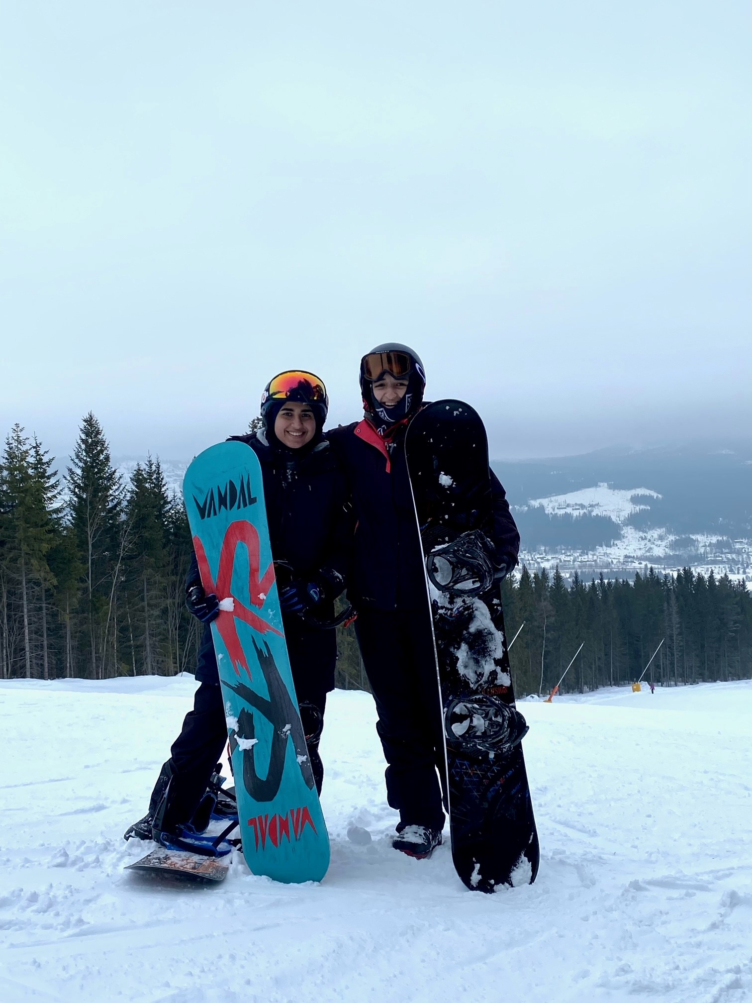 Elever med snowboard