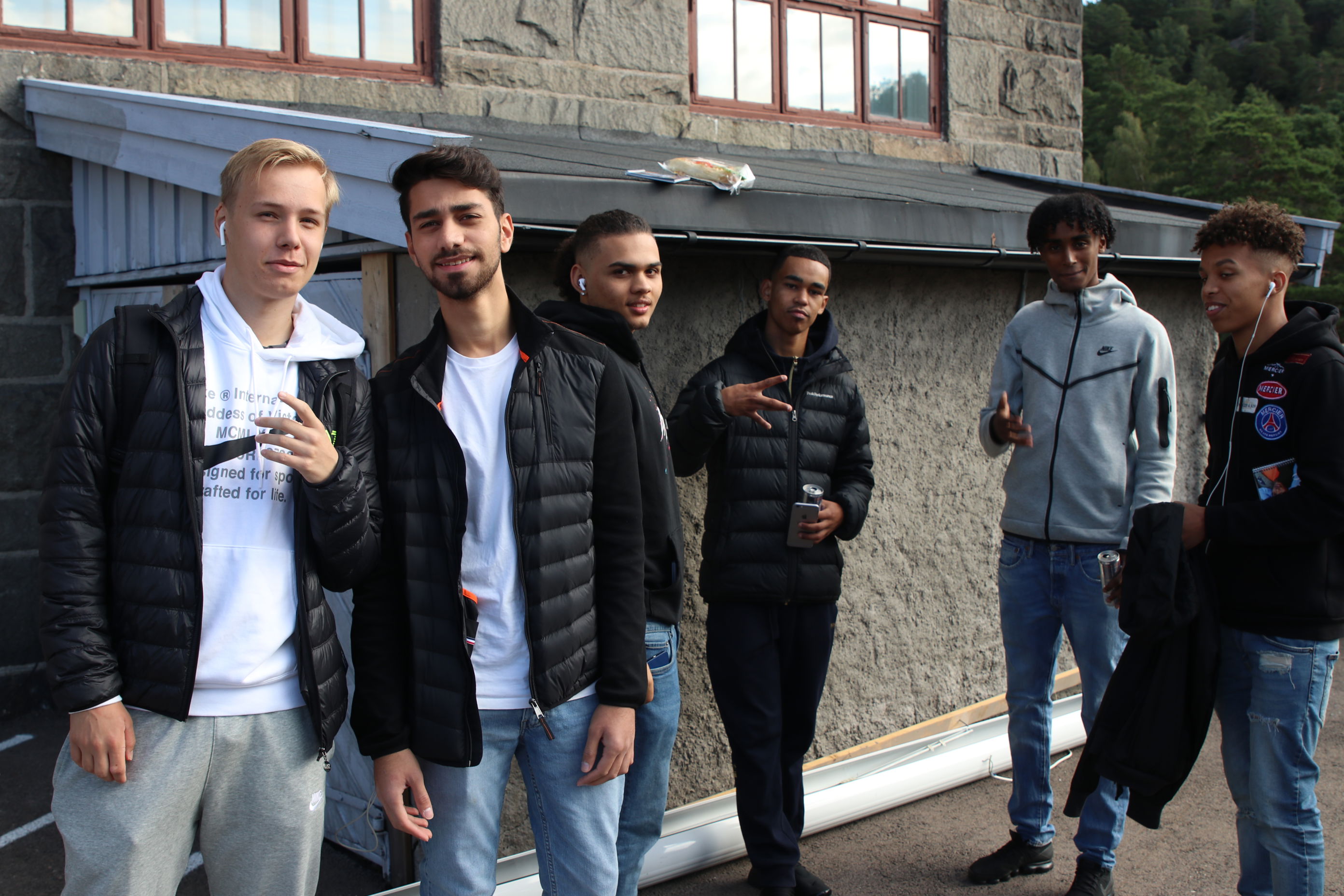 Elever i skolegården Elever i skolegården