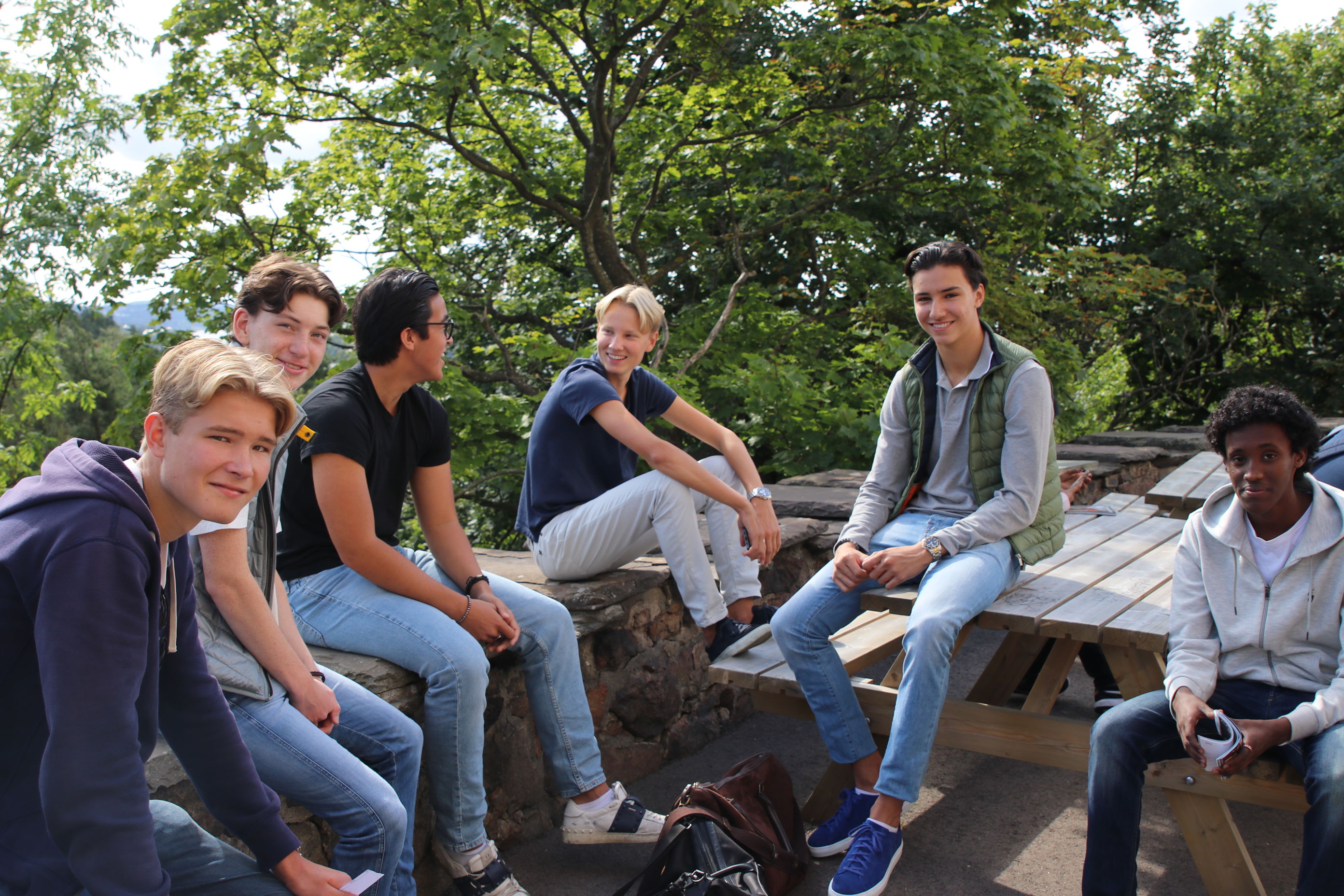 Elever i skolegården Elever i skolegården