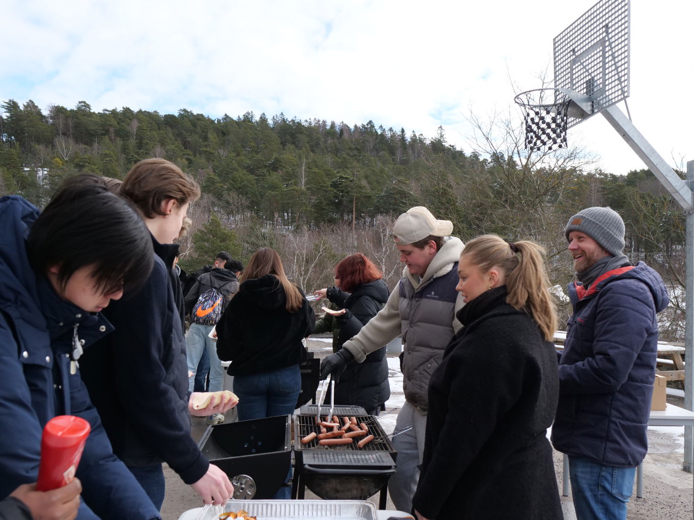 Grilling i skolegården påske 2023